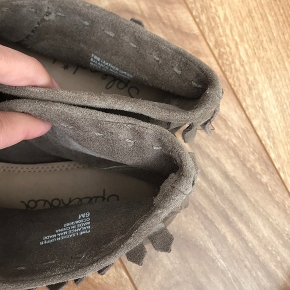 Beautiful Leather moccasins - Picture 2 of 3